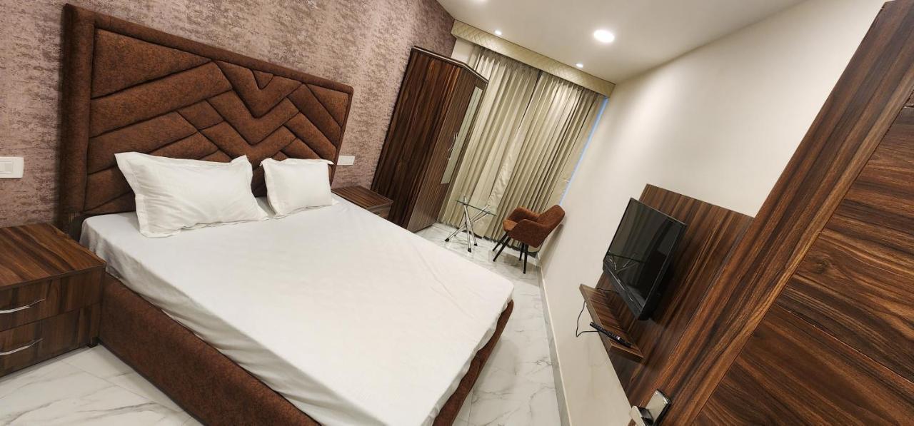 Ovel Hotel ลูดิฮานา ภายนอก รูปภาพ